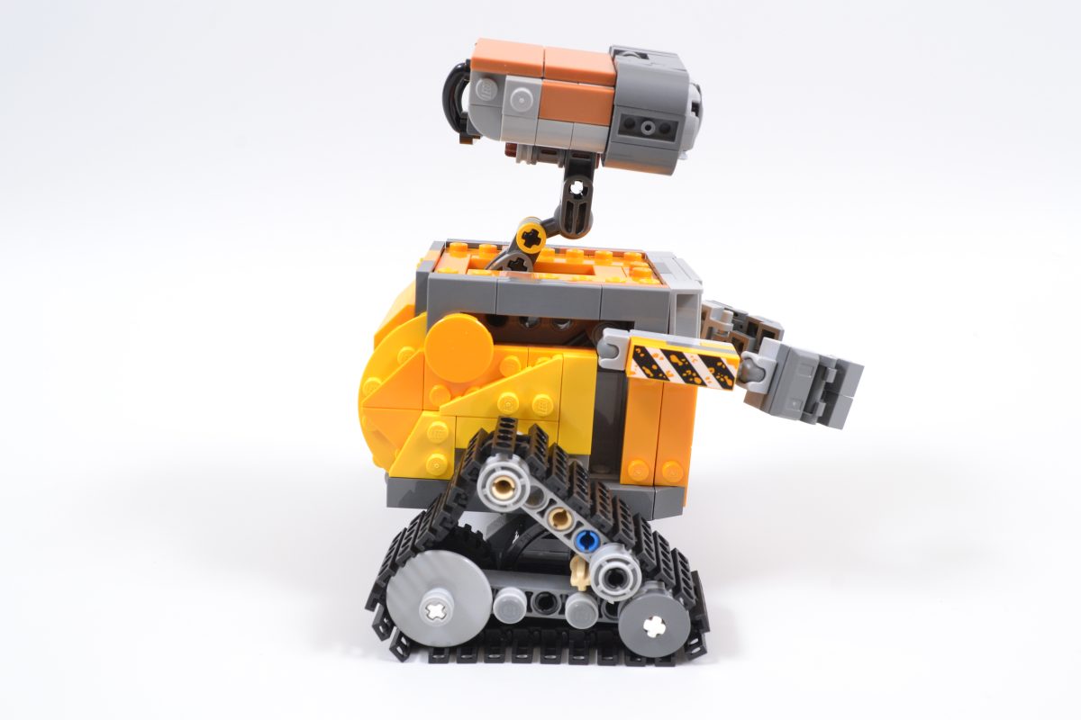 LEGO Disney 43279 WALL E and EVE 6 1200x800
