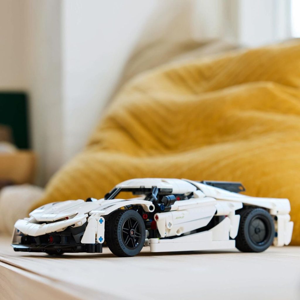 LEGO Technic 42184 Koenigsegg Jesko Absolut White Hypercar 3 1024x1024