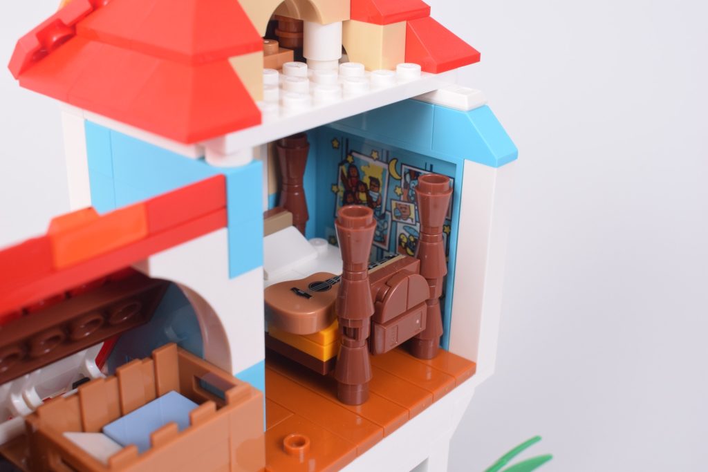 LEGO Disney 43268 Lilo and Stitch Beach House review 14 1024x683