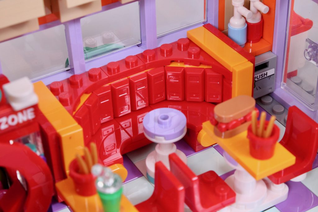 LEGO Icons 10352 The Simpsons Krusty Burger review 19 1024x683