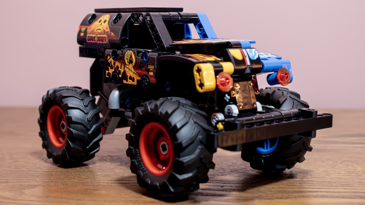 LEGO Technic 42219 Monster Jam Grave Digger 7 1200x675