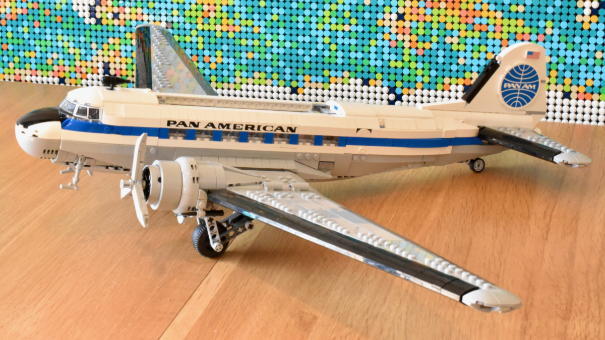 LEGO Icons 11378 Douglas DC-3 PAN AM Airliner review