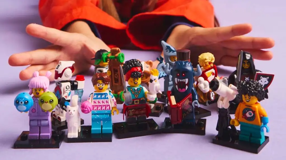 The best minifigure scanner will help you collect all 12 of LEGO 71048 Series 27