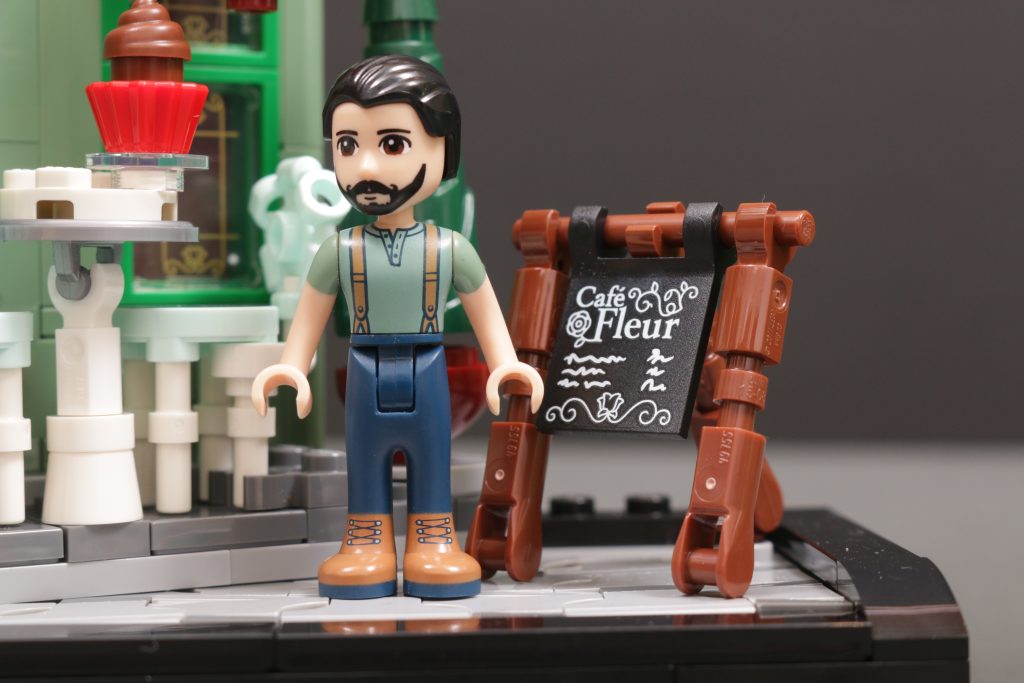 LEGO Icons 10362 French Cafe with Mini dolls 11 1024x683