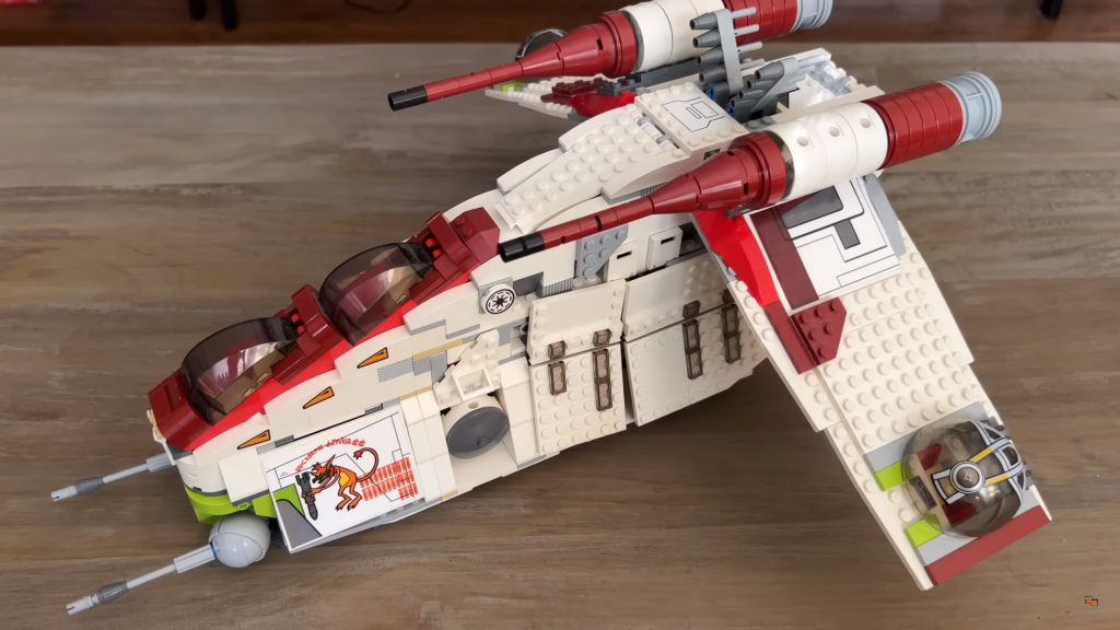 minisuperheroestoday comparison republic gunship 7576 1 1024x576