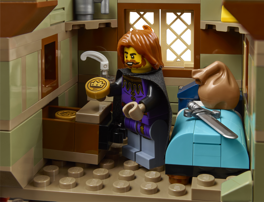 LEGO Icons 10332 medieval town square room 1024x785