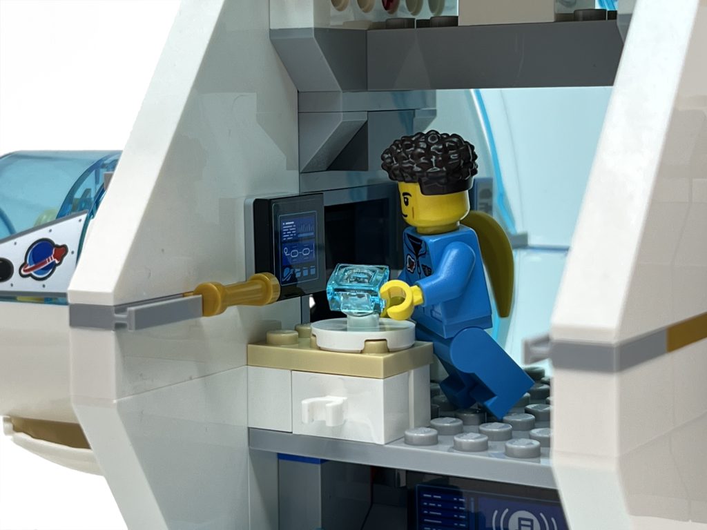 LEGO CITY 60349 Lunar Space Station review 3 1024x768
