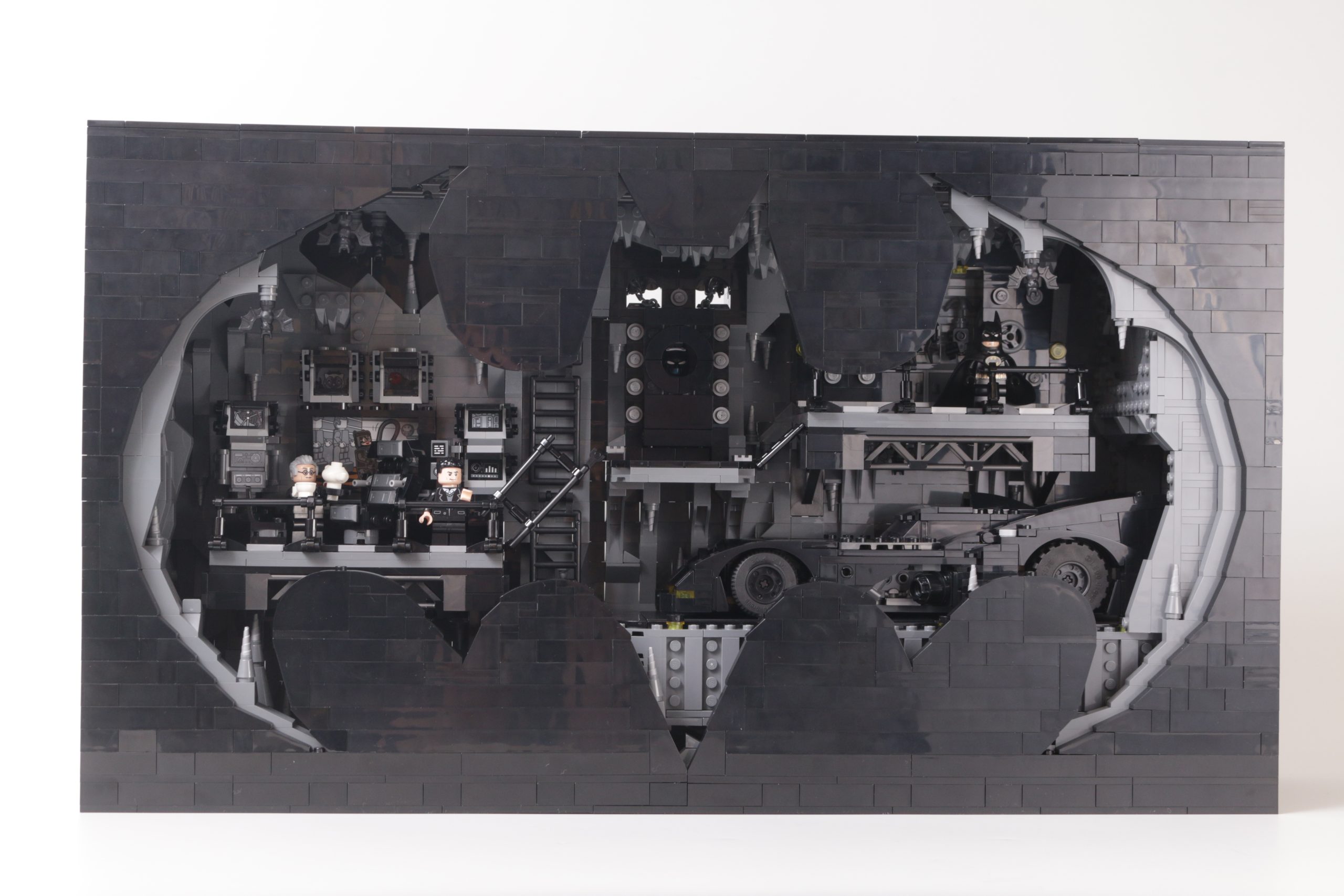 LEGO Batman 76252 Batcave – Shadow Box review 2 scaled
