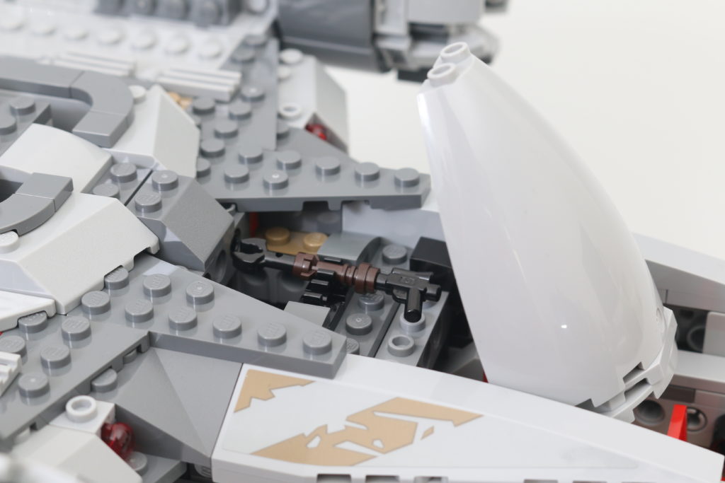 LEGO Star Wars 75292 The Mandalorian Bounty Hunter Transport The Razor Crest review 7