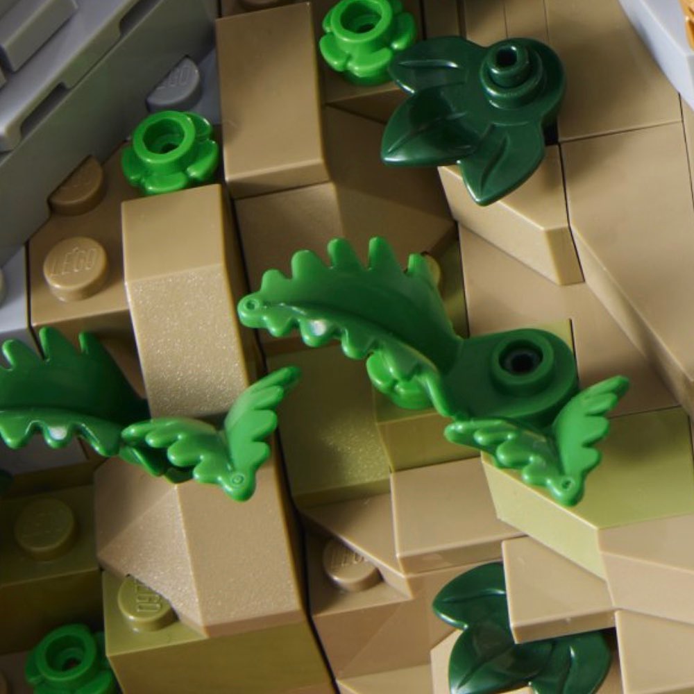 LEGO Icons 10316 The Lord of the Rings Rivendell fern 1