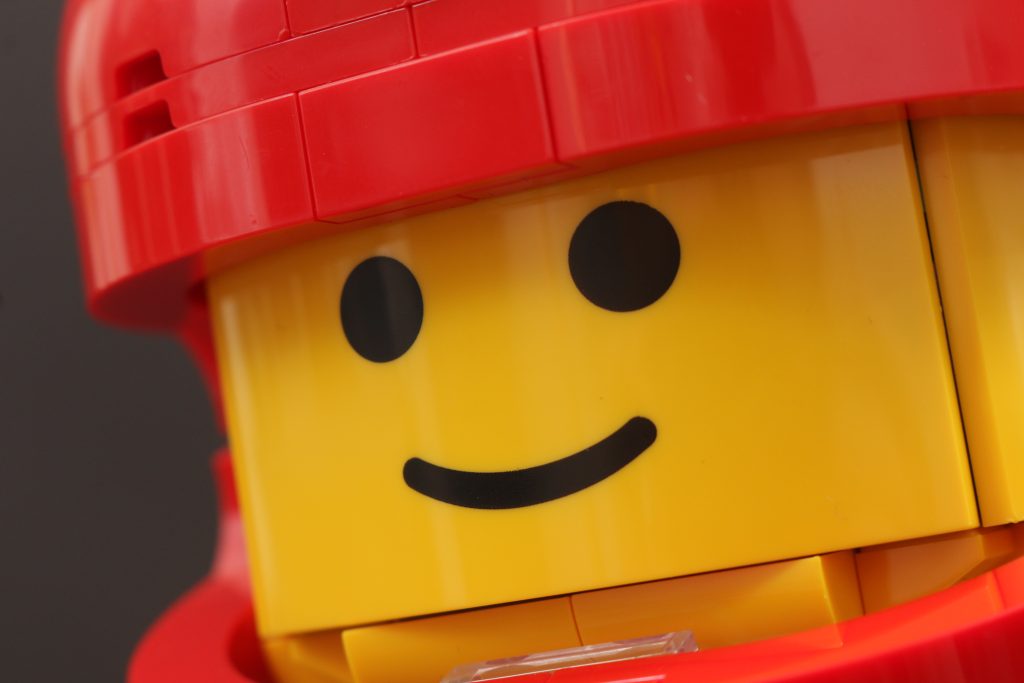 LEGO Minifigures 40819 Up Scaled Racing Driver Minifigure review 27 1024x683
