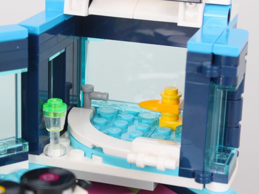 lego despicable me 4 75581 Minions Music Party Bus review 15 1024x768