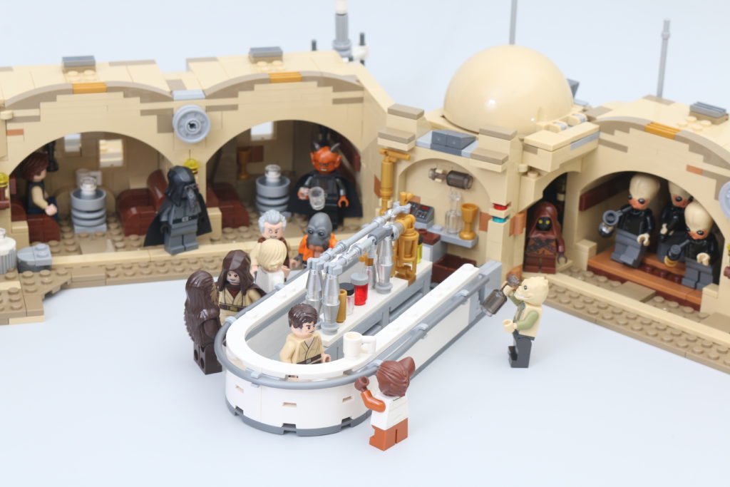 LEGO Star Wars 75290 Mos Eisley Cantina review 56