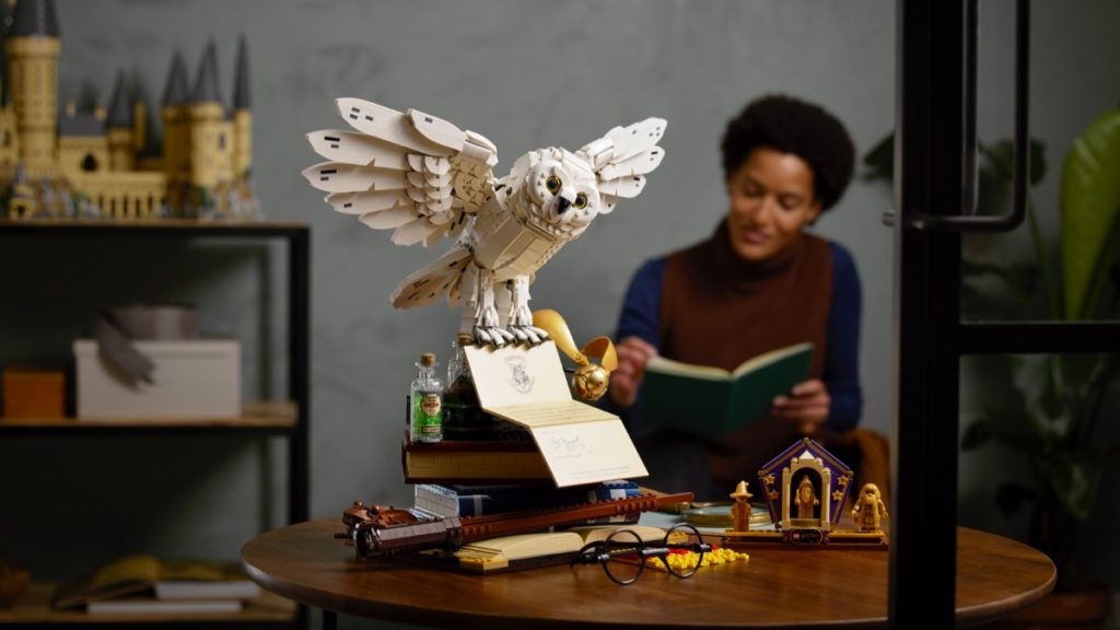 LEGO Harry Potter 76391 Hogwarts Icons Collectors Edition featured 3 1024x576