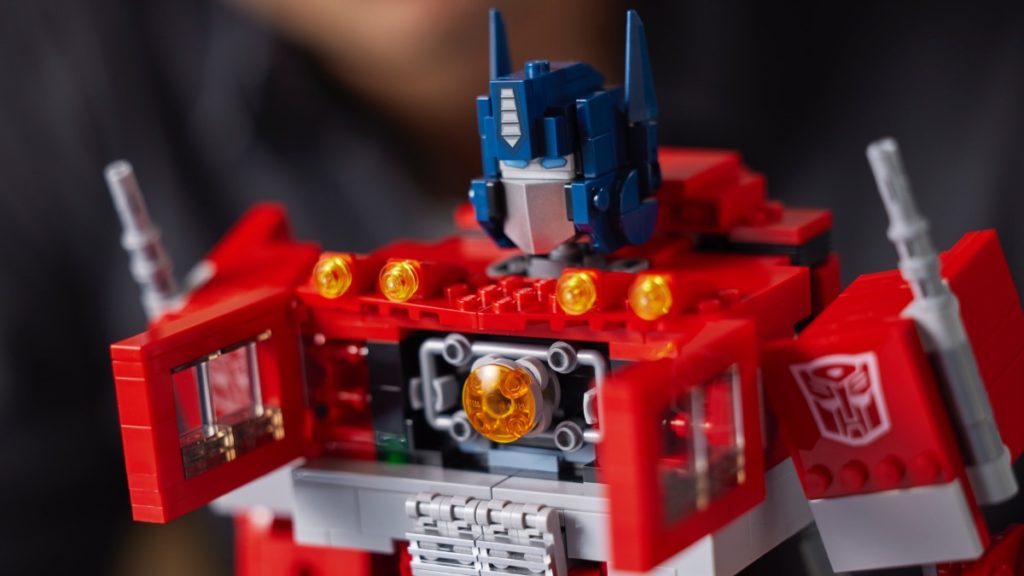 LEGO Transformers 10302 Optimus Prime featured 2 1024x576