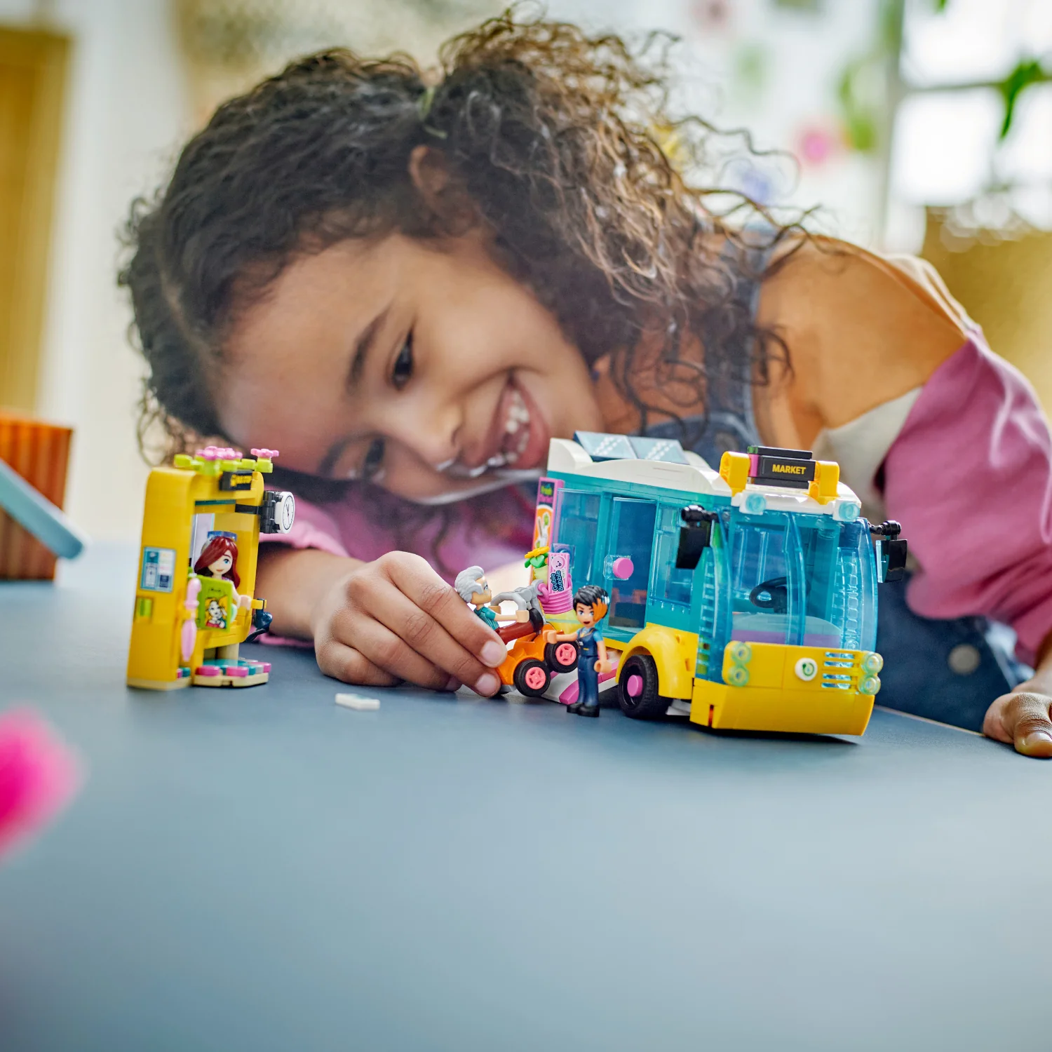 LEGO Friends 41759 Heartlake City Bus 3