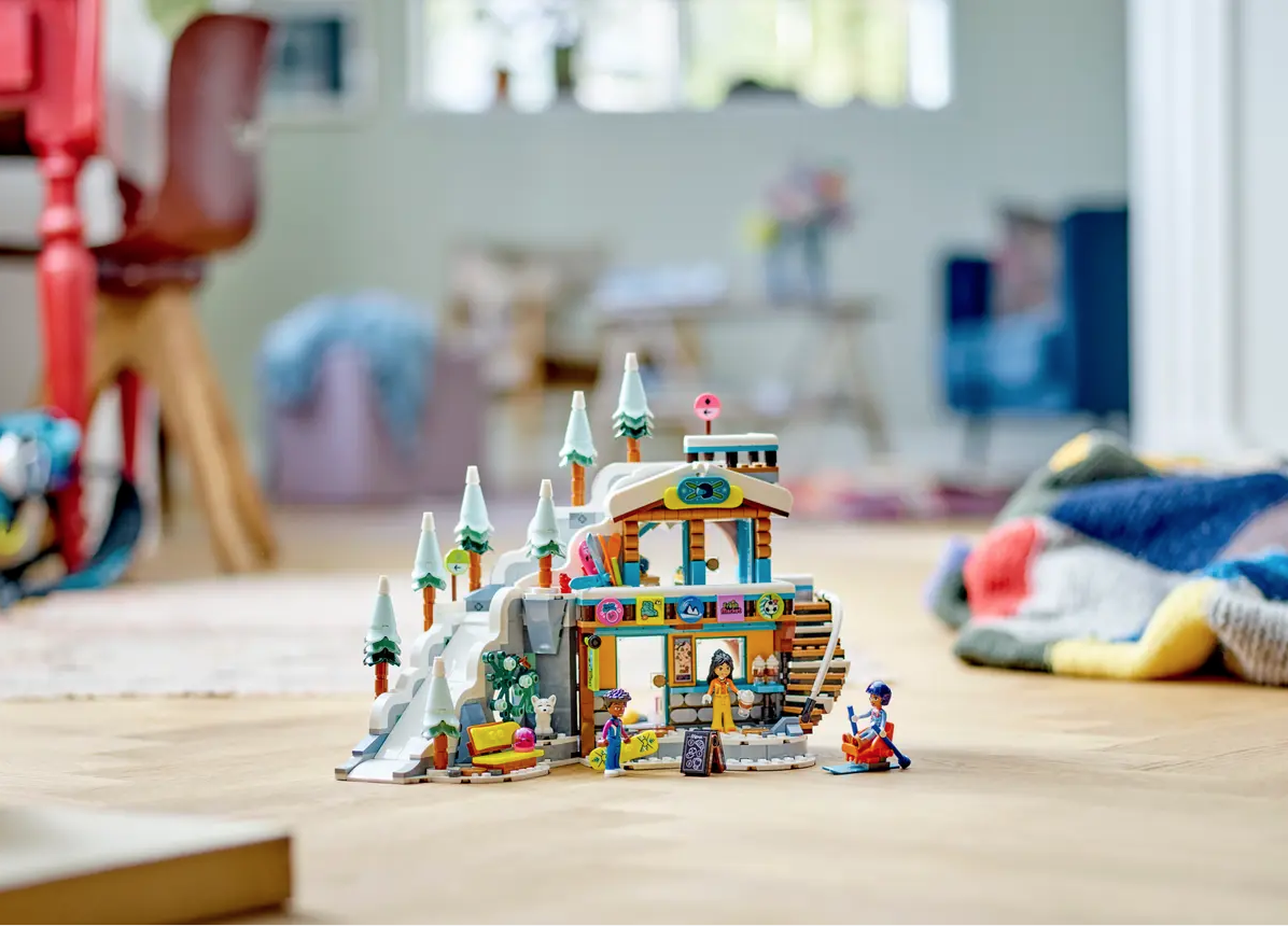 LEGO Friends 41756 Holiday Ski Slope and Cafe 4