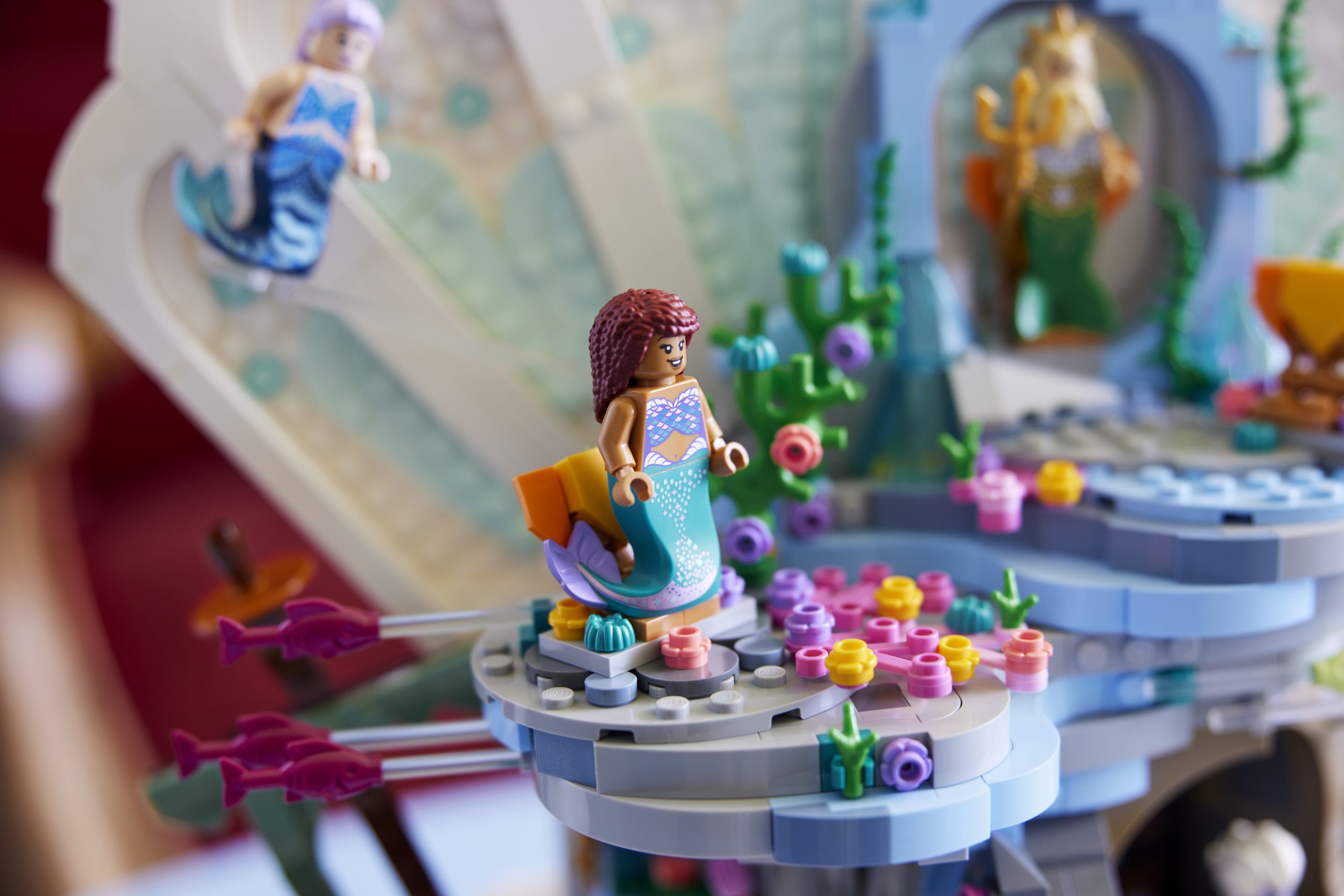 LEGO Disney 43225 Little Mermaid Royal Clamshell Minifigure Closer scaled