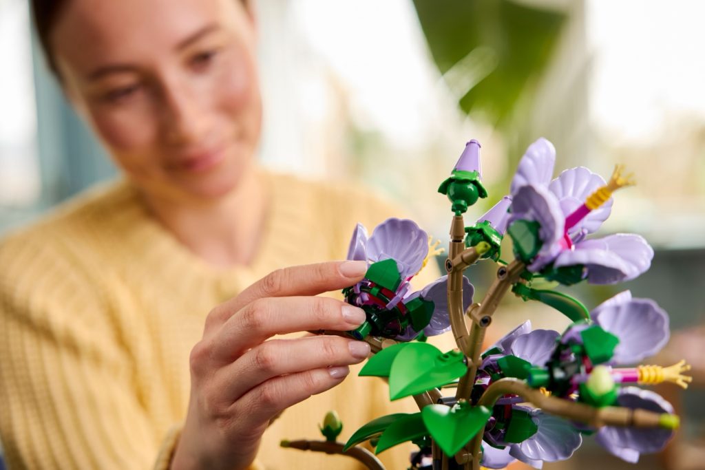 LEGO Botanicals 10372 Hibiscus 11 1024x683