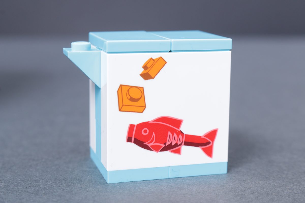 LEGO Icons 5009823 Fish Tank Filter Fish Food review 6 1200x800