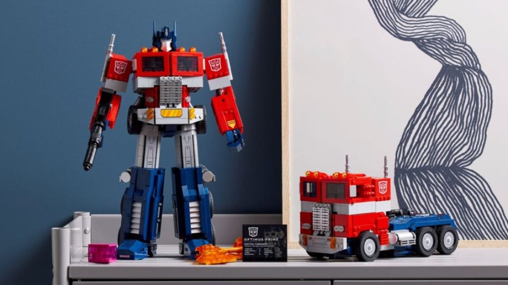 10302 Optimus Prime lifestyle 2 featured