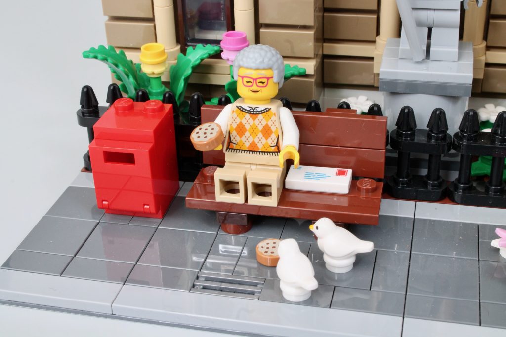 LEGO Icons 10326 Natural History Museum review 14 1024x683