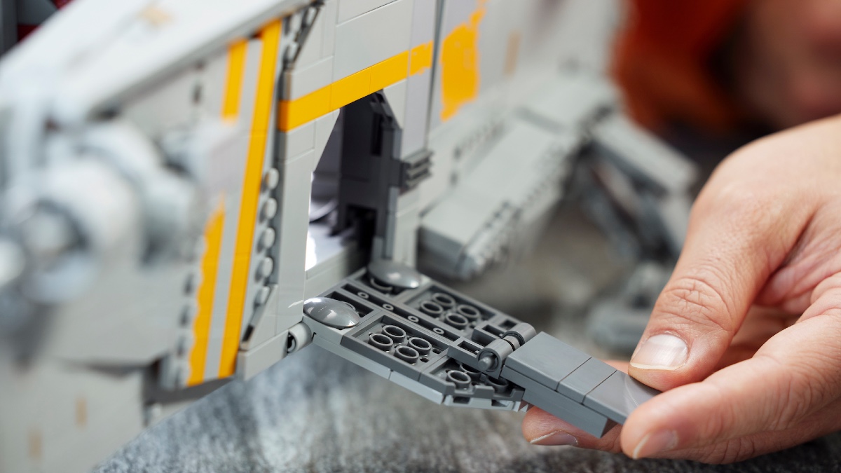 WATCH: LEGO Star Wars 75331 The Razor Crest is finally here