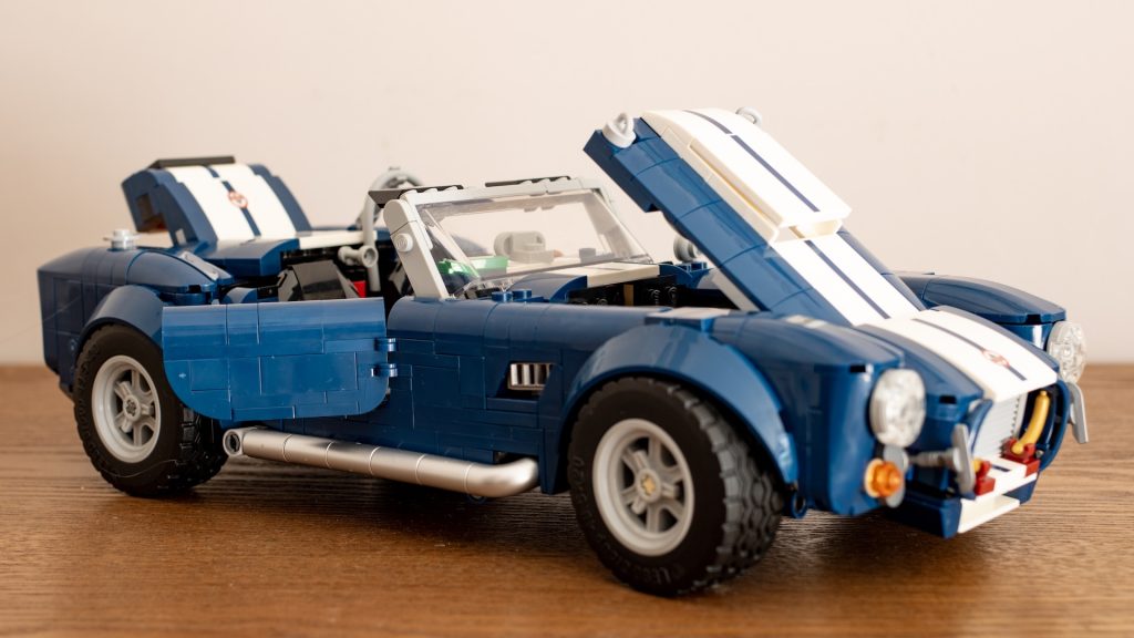 LEGO ICONS Shelby Cobra 427 SC 10357 k 1024x576