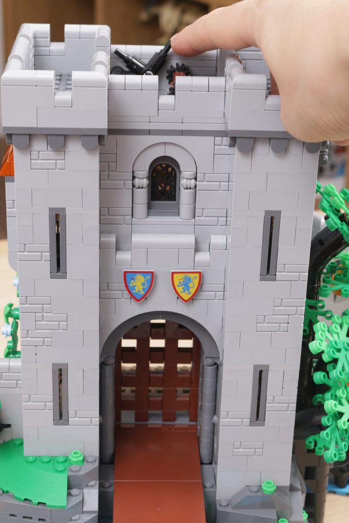 LEGO ICONS 10305 Lion Knights Castle review 68 683x1024