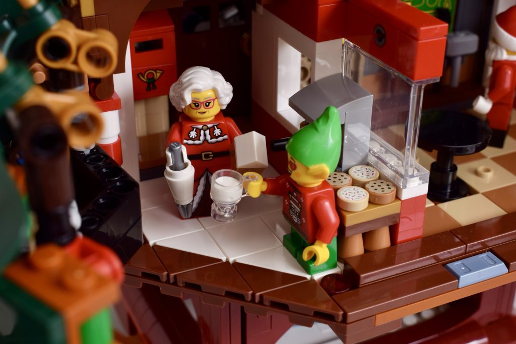 LEG 41843 Family Christmas Tree review 27 1024x683