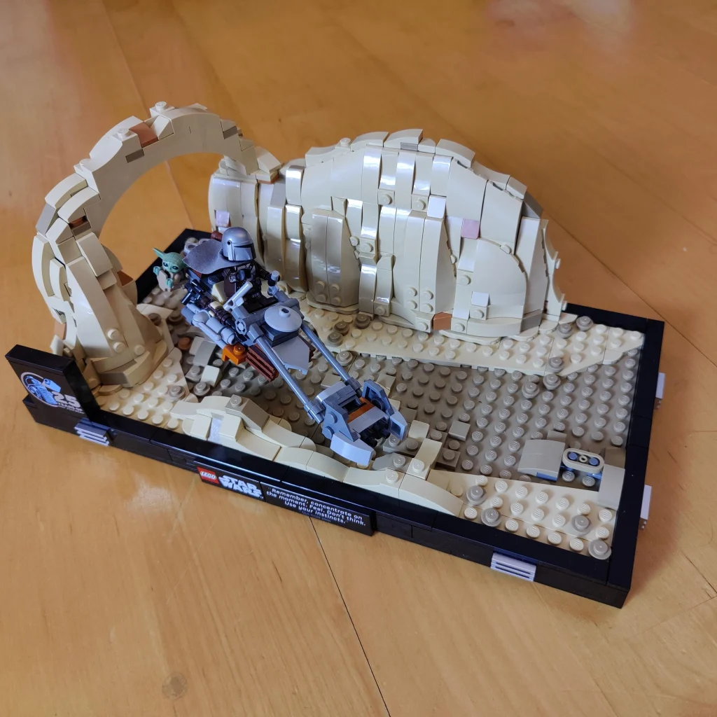 REDDIT LEGO Star Wars Mos Espa Podrace Diorama minifigures 2 1024x1024