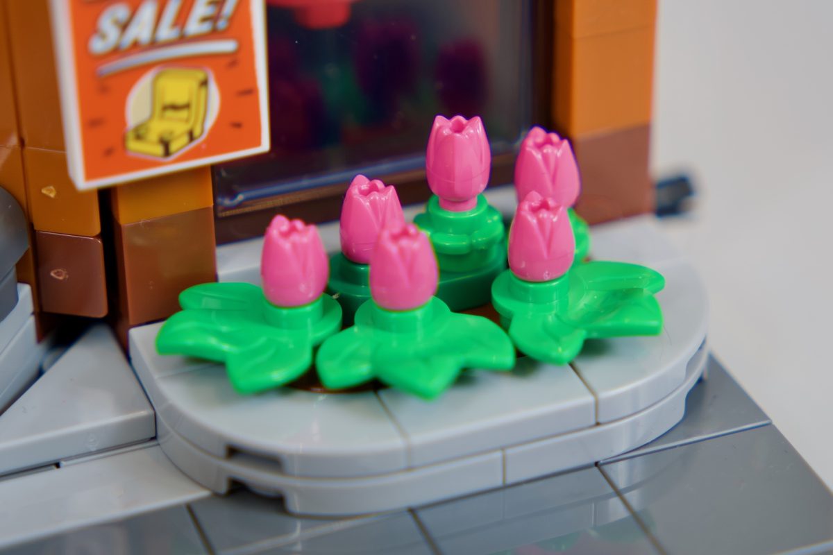 LEGO Icons 11371 Shopping Street review 61 1200x800