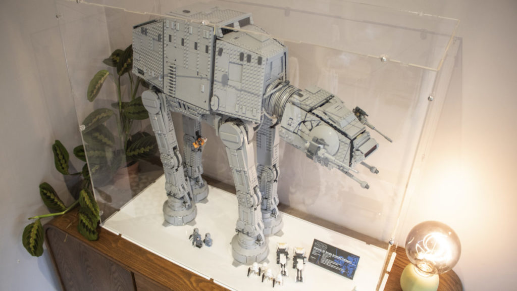 iDislayit LEGO Star Wars 75313 Ultimate Collectors Series AT AT 20 1024x576