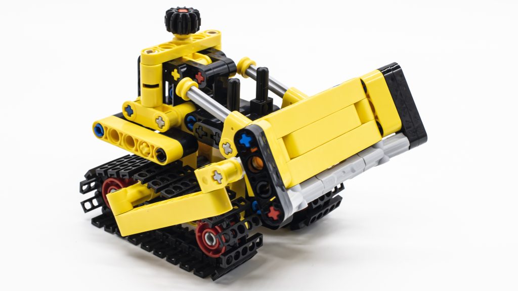 LEGO Technic 42163 Heavy Duty Bulldozer 9 1024x576