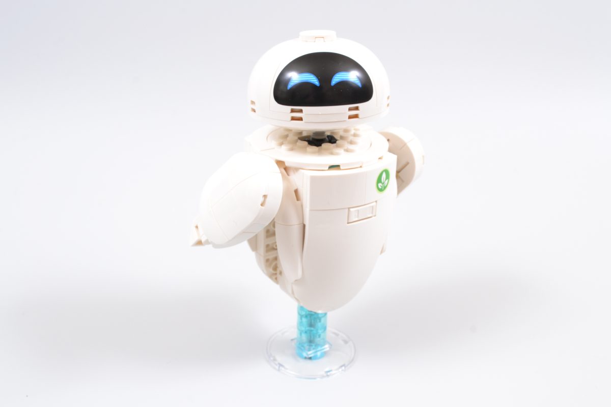 LEGO Disney 43279 WALL E and EVE 22 1200x800