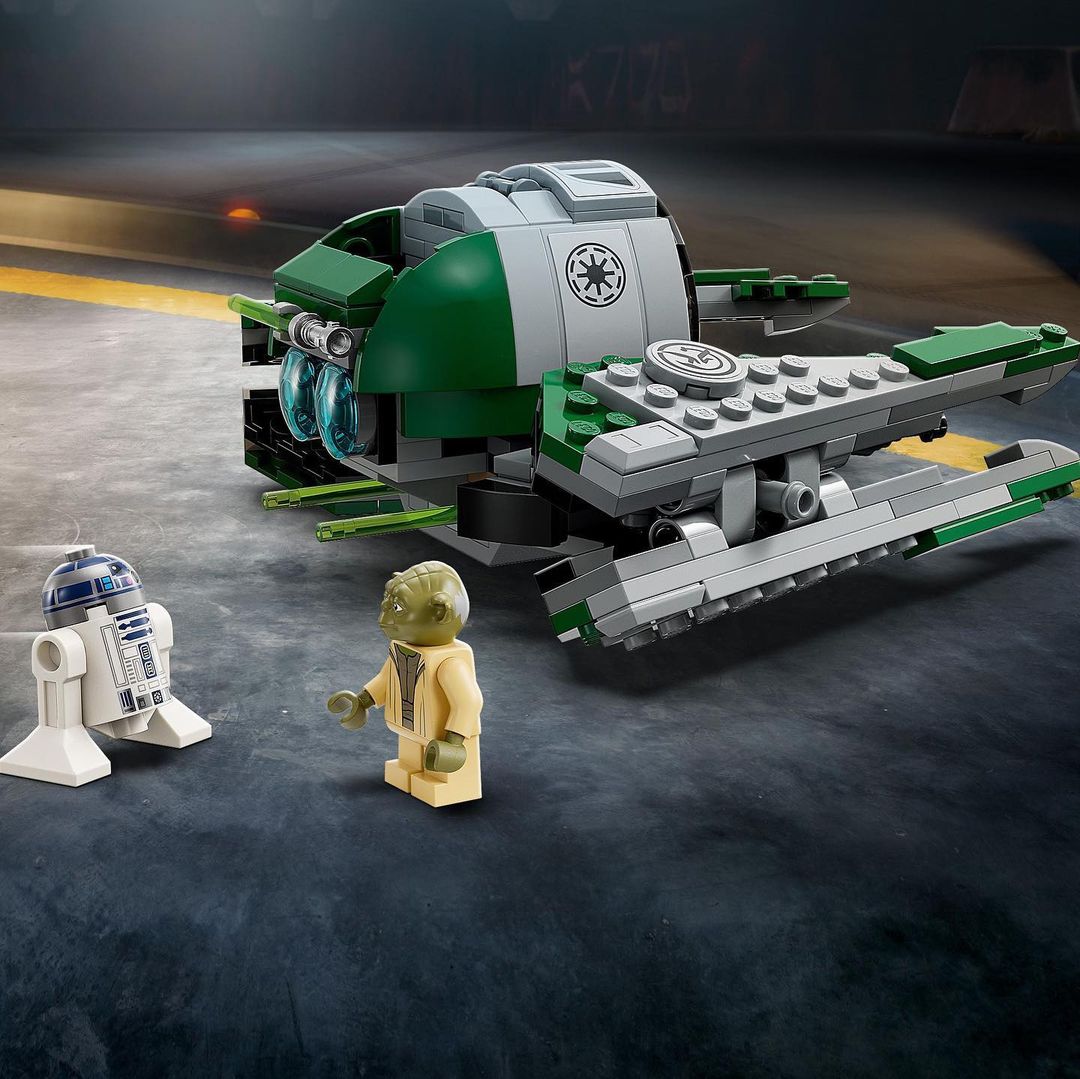 LEGO Star Wars 75360 Yodas Jedi Starfighter 4