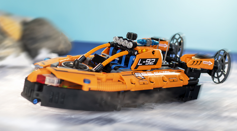 LEGO Technic 42120 Rescue Hovercraft review