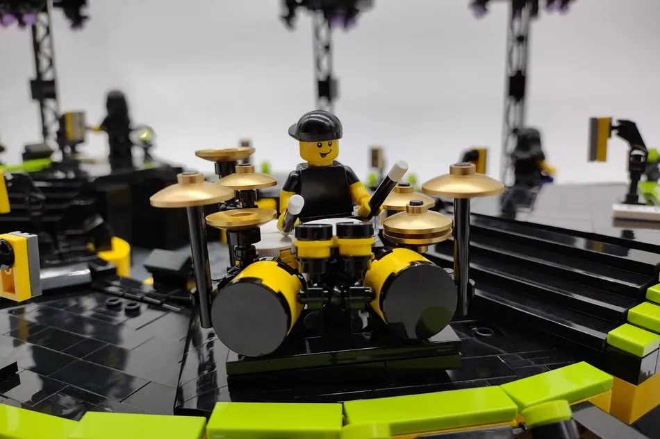 LEGO Ideas Metallica M72 World Tour 10