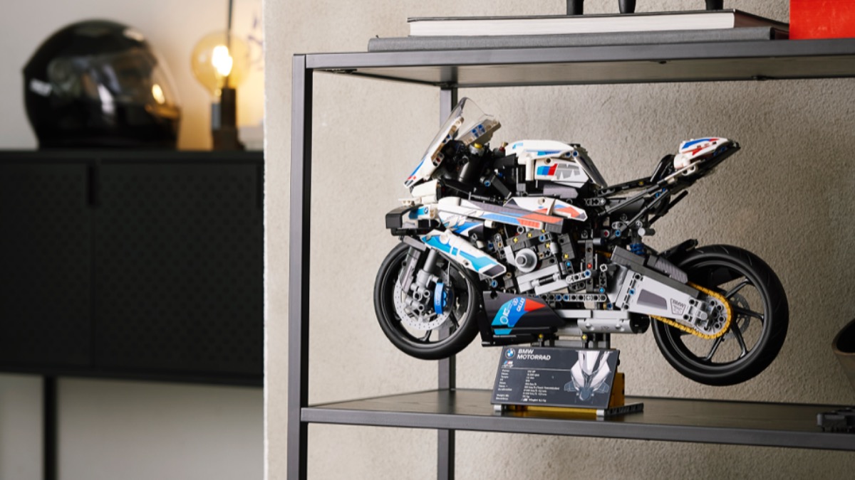 LEGO’s new BMW motorbike is basically its first Technic UCS set