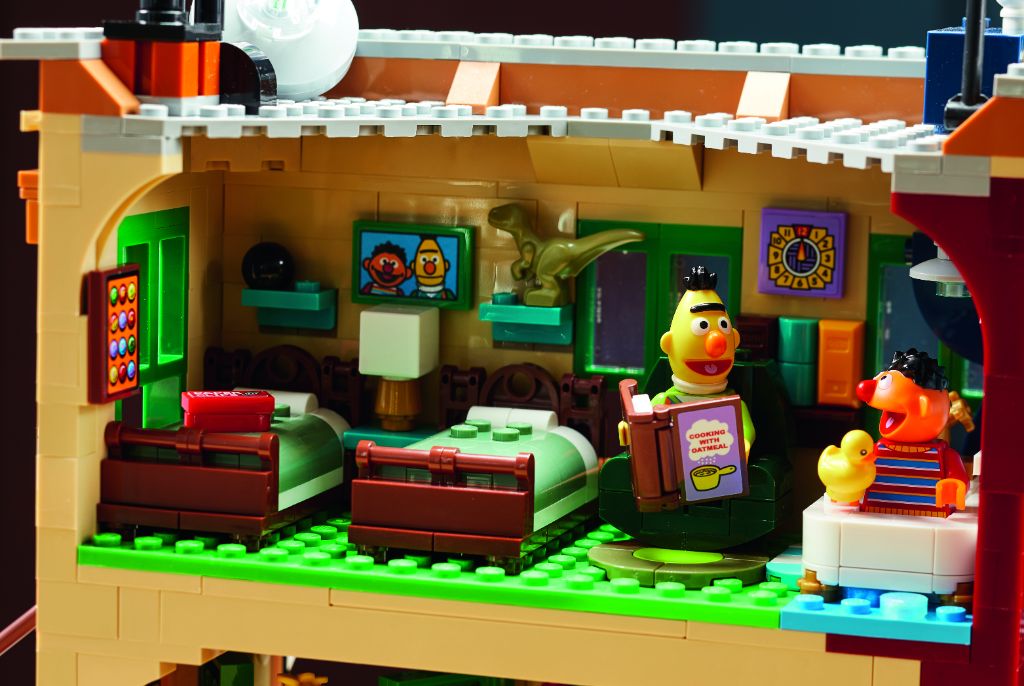 LEGO Ideas 21324 Sesame Street 14