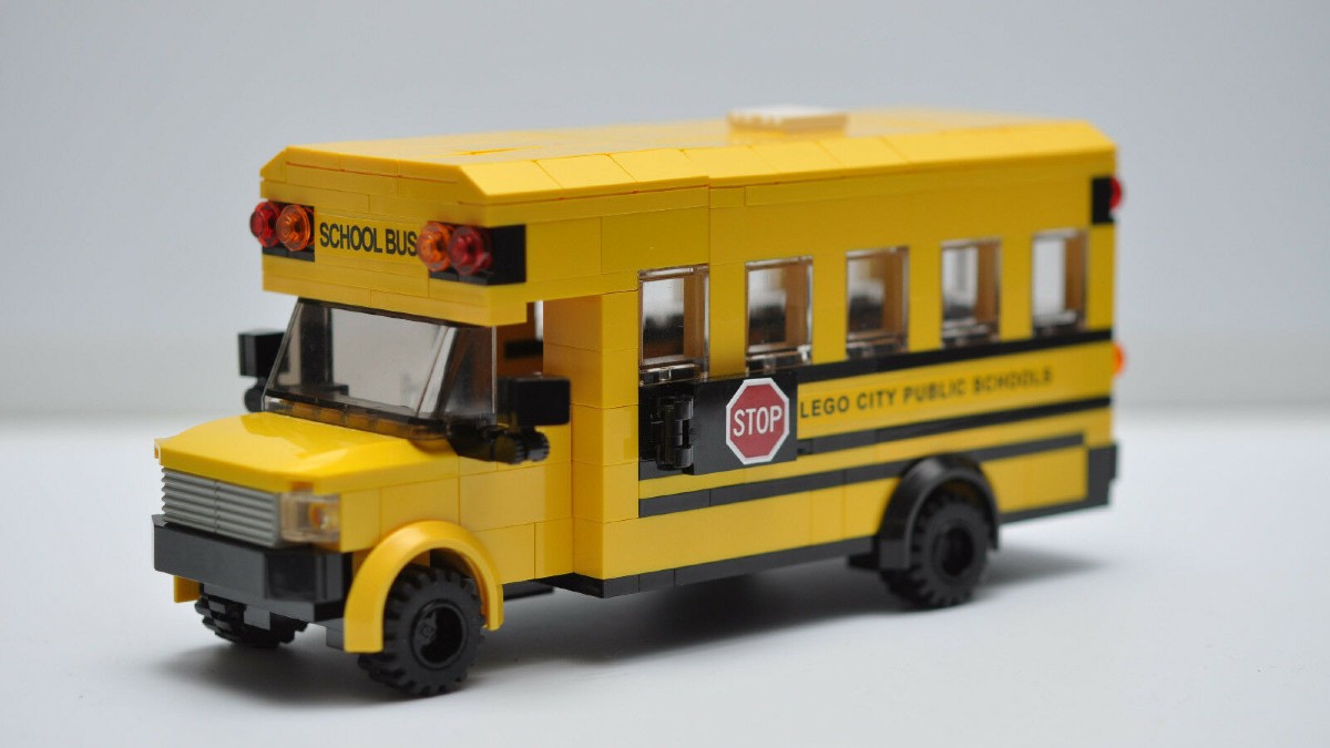 Is LEGO using a fan-made model to advertise on the official online store?
