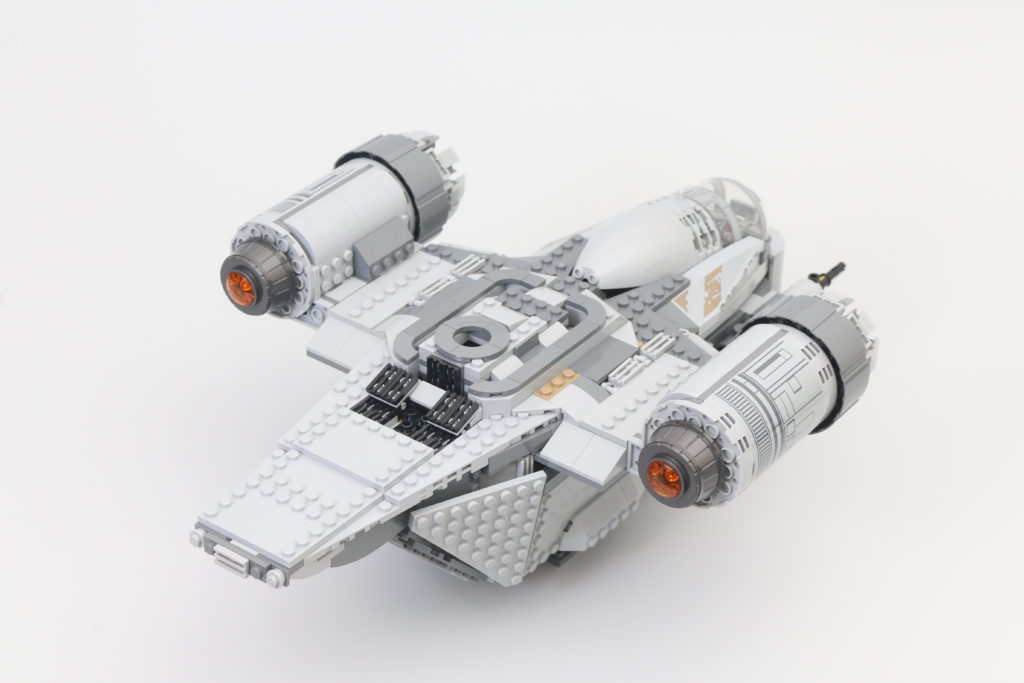 LEGO Star Wars 75292 The Mandalorian Bounty Hunter Transport The Razor Crest review 29