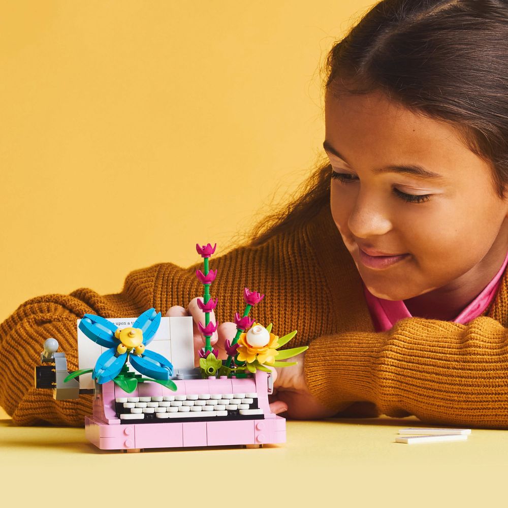 LEGO Creator 3 in 1 31169 Typewriter With Flowers 4