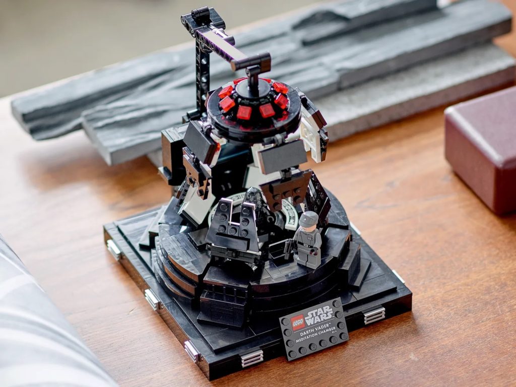 LEGO Star Wars 75296 Darth Vader Meditation Chamber 8