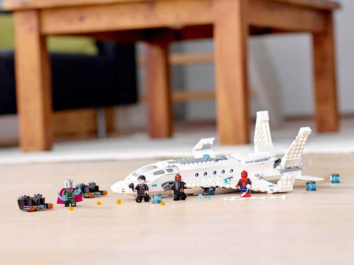 LEGO-76130-Stark-Jet-and-the-Drone-Attack-lifestyle-1